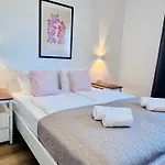Zentral Gelegenes Und Stilvoll Moebliertes Apartment In Duisburg Nur 5 Minuten Vom Hbf Und City, Ideal Fuer Pendler Und Messebesucher