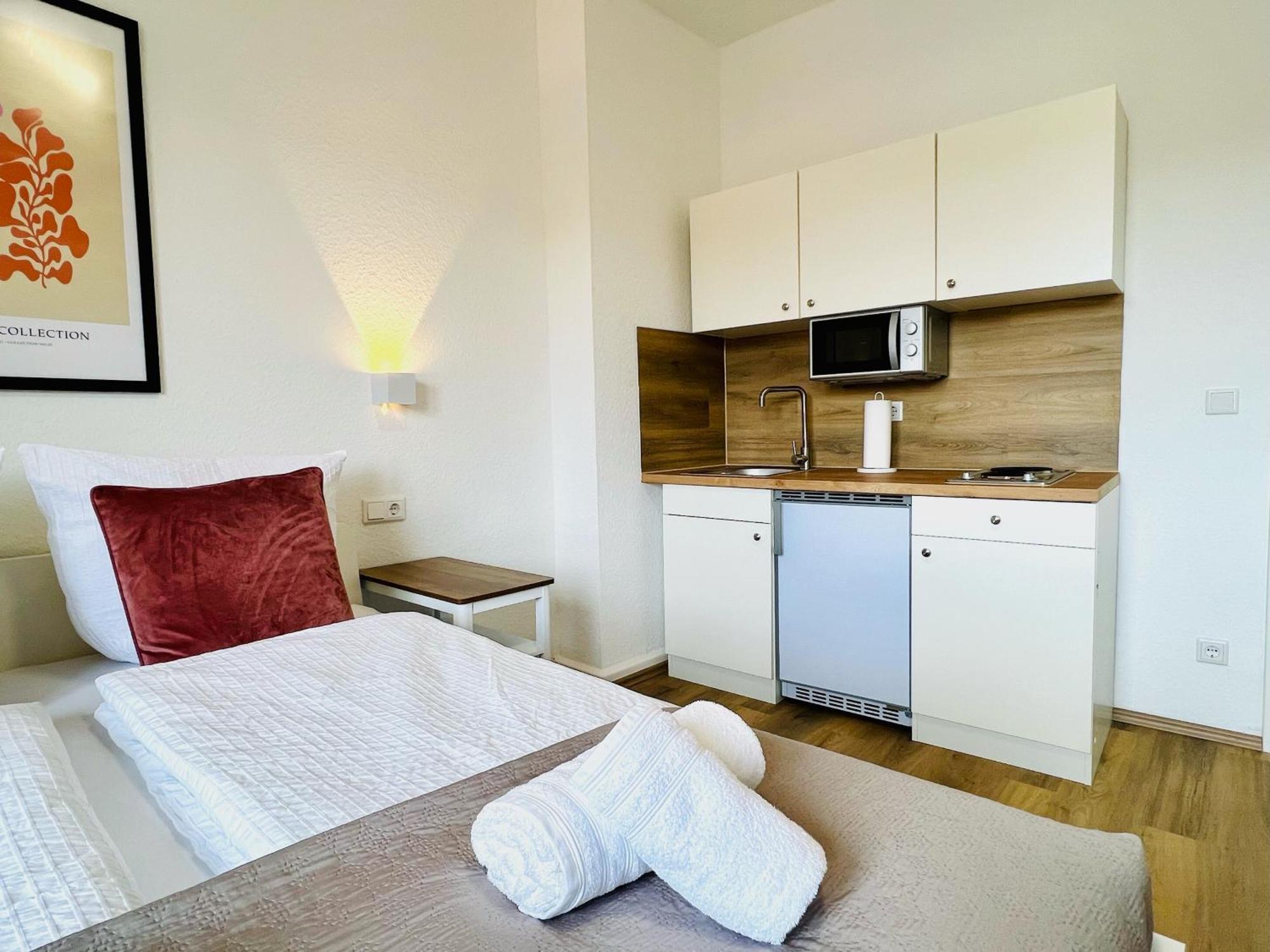 Appartement Zentral Gelegenes Und Stilvoll Moebliertes In Nur 5 Minuten Vom Hbf Und City, Ideal Fuer Pendler Und Messebesucher *