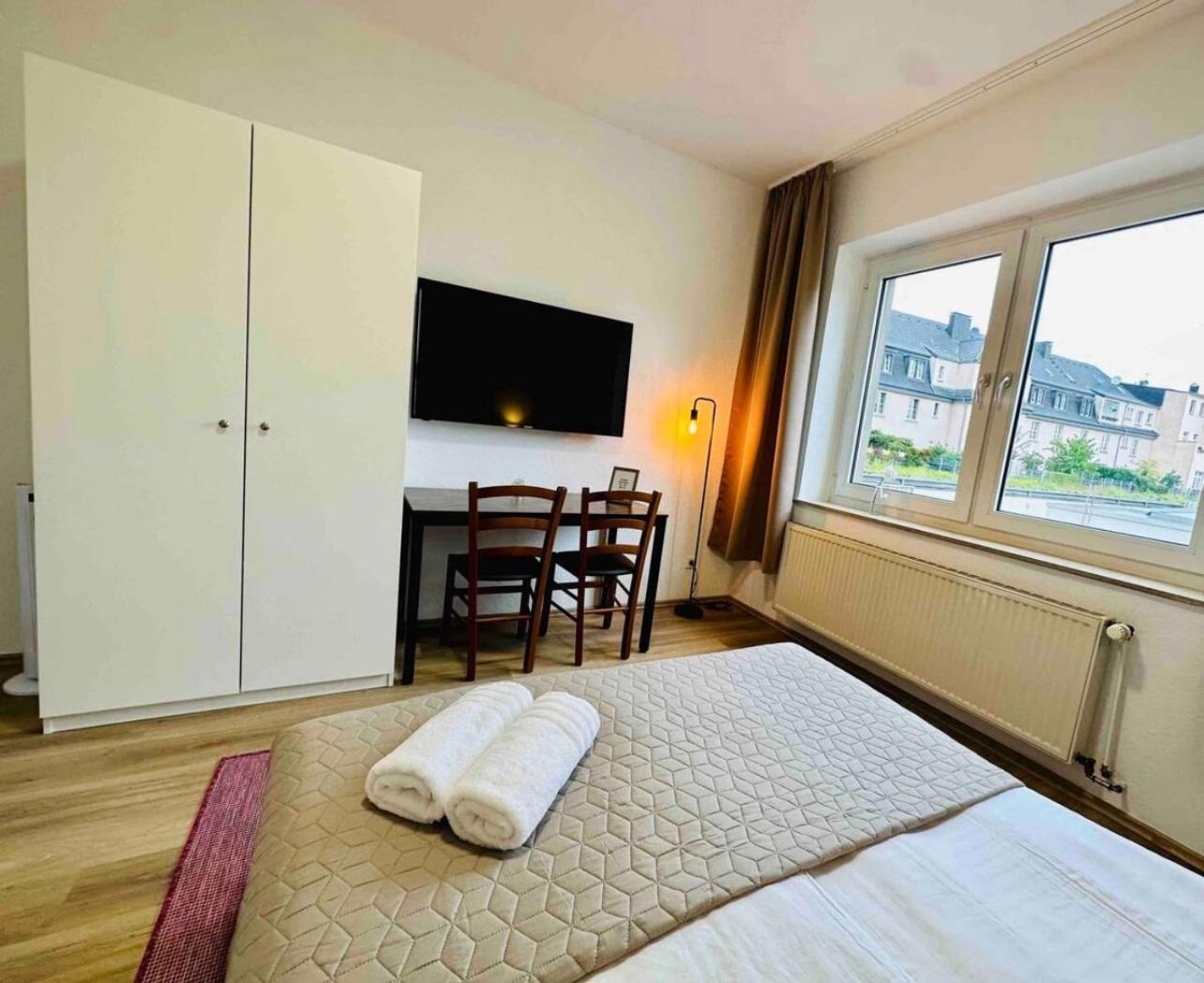 Appartement Zentral Gelegenes Und Stilvoll Moebliertes In Nur 5 Minuten Vom Hbf Und City, Ideal Fuer Pendler Und Messebesucher *