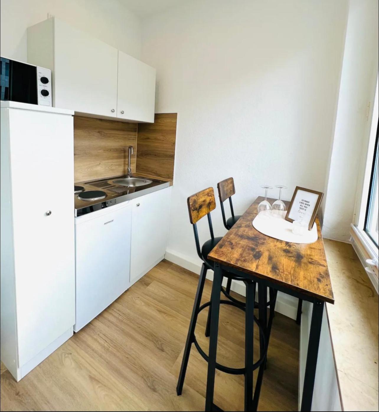 Appartement Zentral Gelegenes Und Stilvoll Moebliertes In Nur 5 Minuten Vom Hbf Und City, Ideal Fuer Pendler Und Messebesucher Duisburg