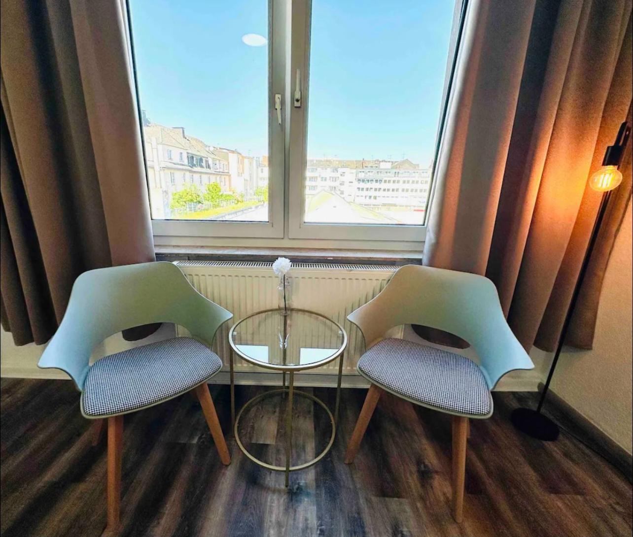 Appartement Zentral Gelegenes Und Stilvoll Moebliertes In Nur 5 Minuten Vom Hbf Und City, Ideal Fuer Pendler Und Messebesucher Duisburg