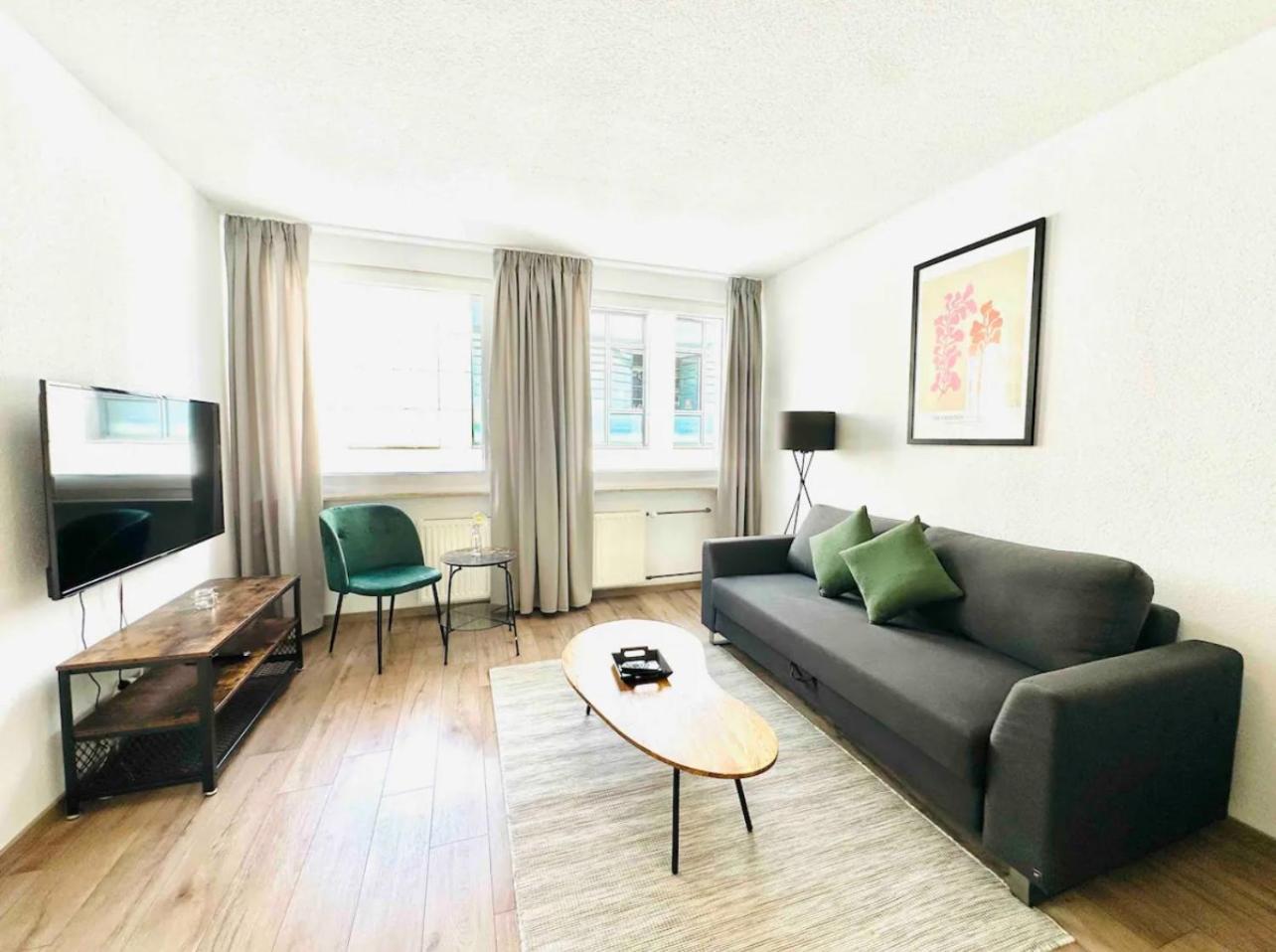 Appartement Zentral Gelegenes Und Stilvoll Moebliertes In Nur 5 Minuten Vom Hbf Und City, Ideal Fuer Pendler Und Messebesucher *
